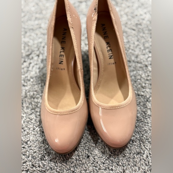 Anne Klein Shoes - Anne Klein Women's Castana Round Toe Block Heel Pumps